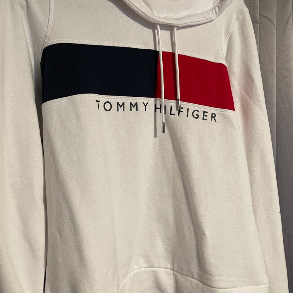 Soft Tommy Hilfiger sweatshirt